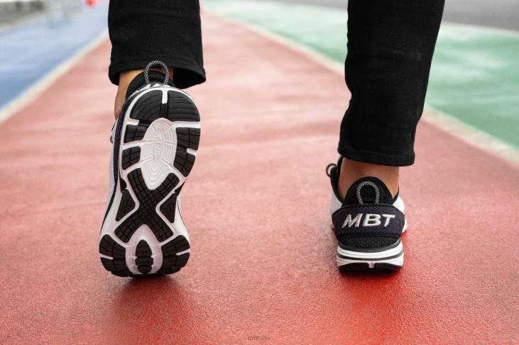 ae MBT رجال غادي أحذية المشي أبيض أسود 84F62